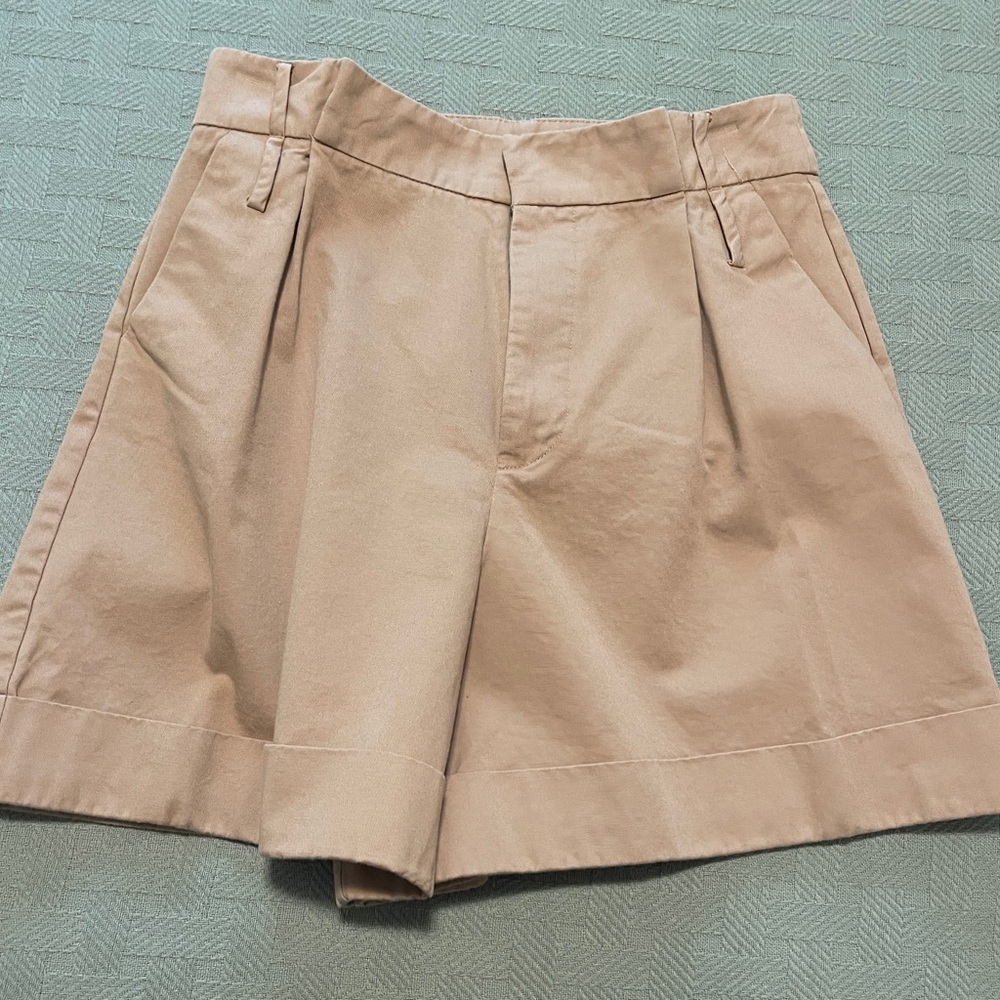 Zara High-Waist Pleated Women’s Shorts — Cream